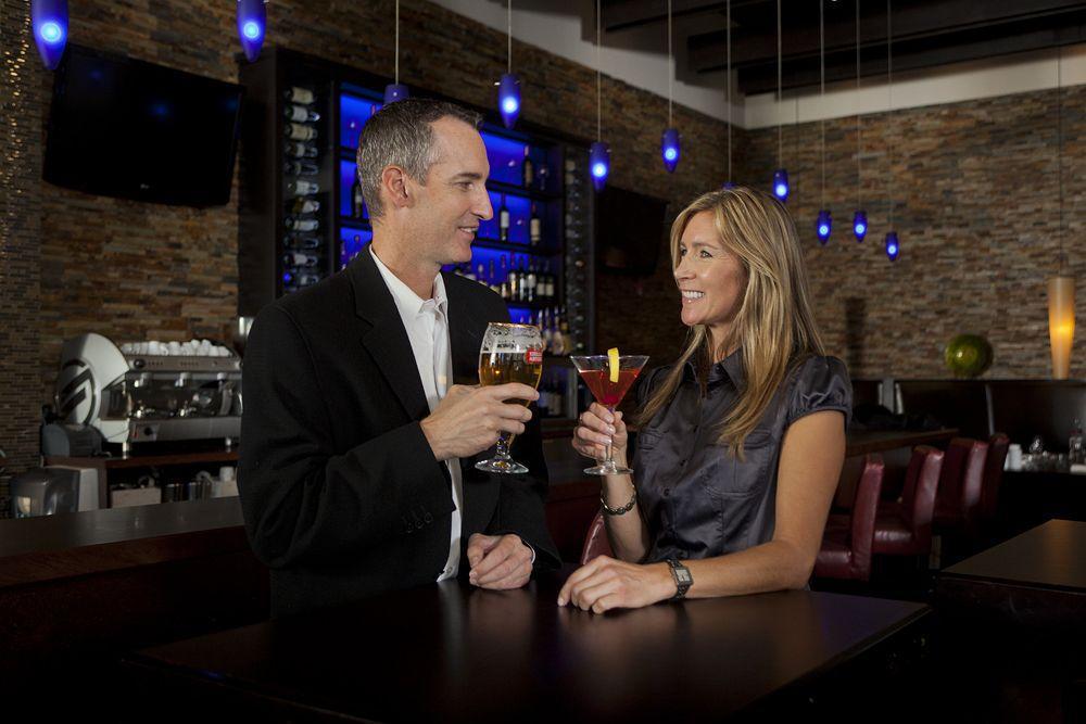 Acclaim Hotel By Clique Calgary Bagian luar foto