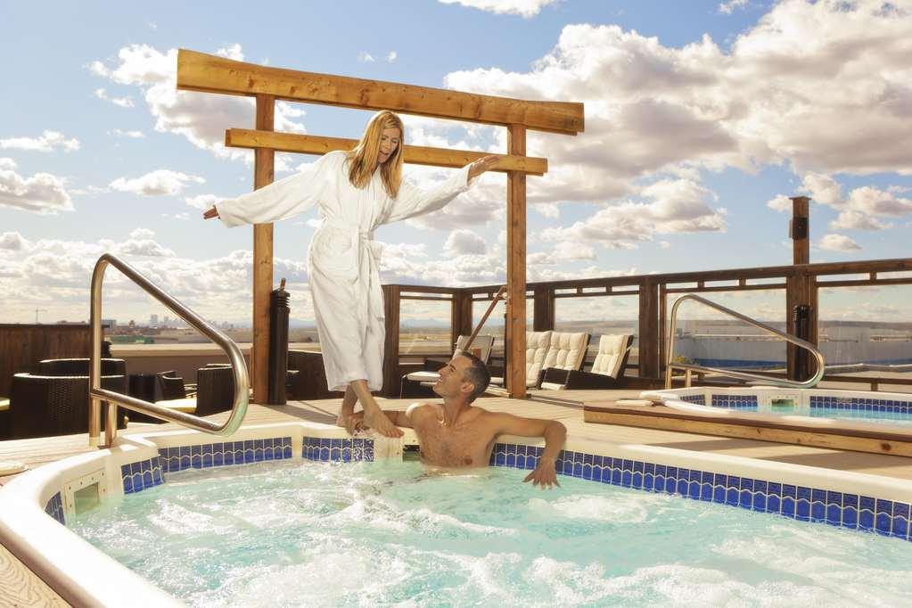 Acclaim Hotel By Clique Calgary Bagian luar foto