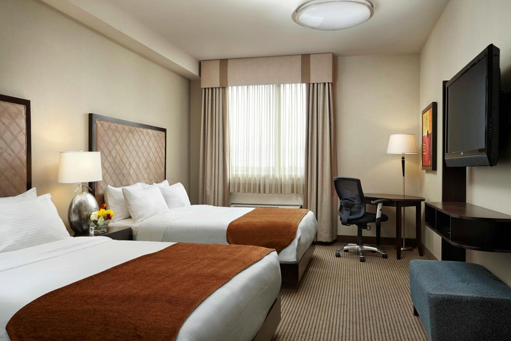 Acclaim Hotel By Clique Calgary Bagian luar foto