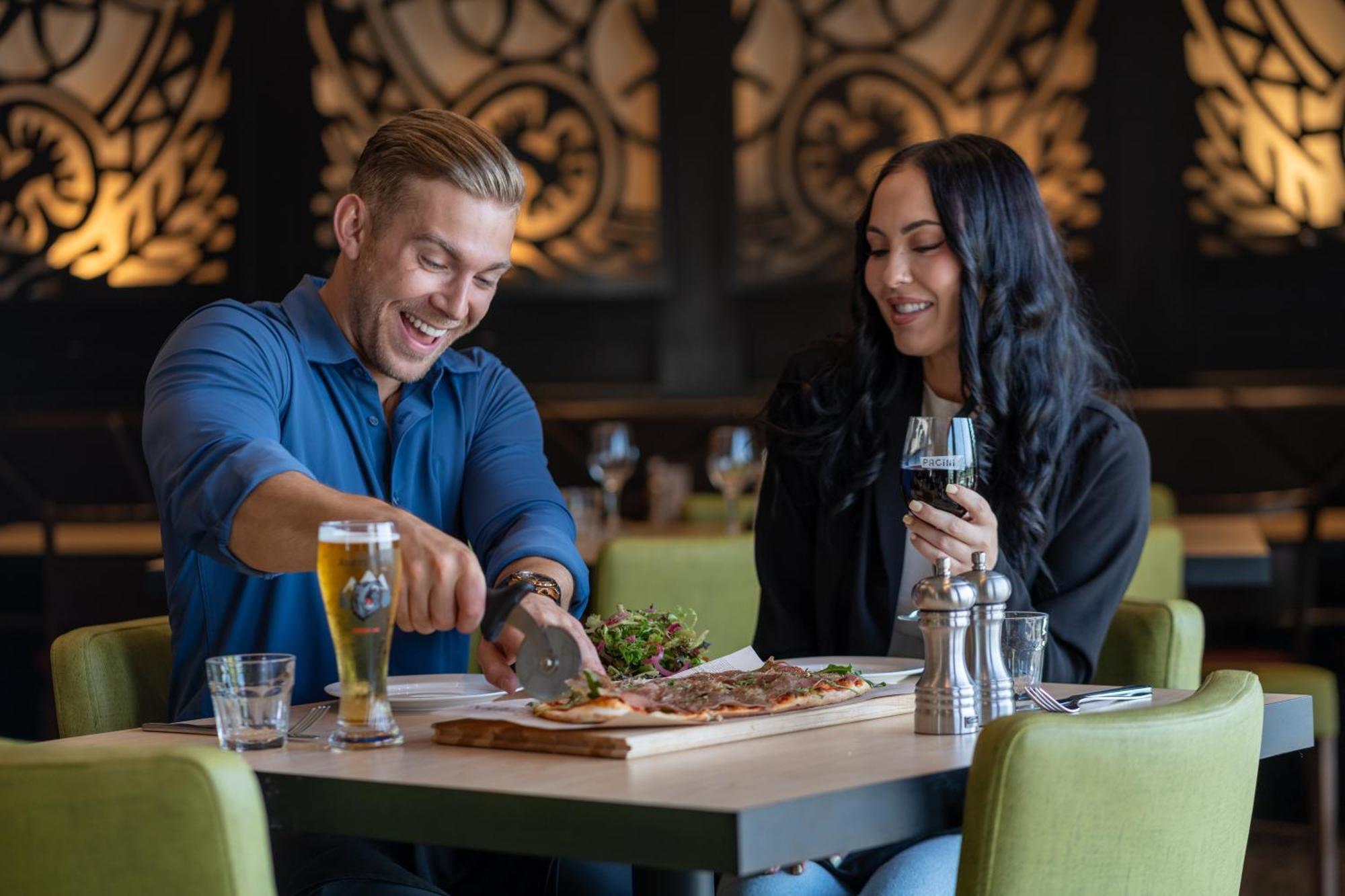 Acclaim Hotel By Clique Calgary Bagian luar foto