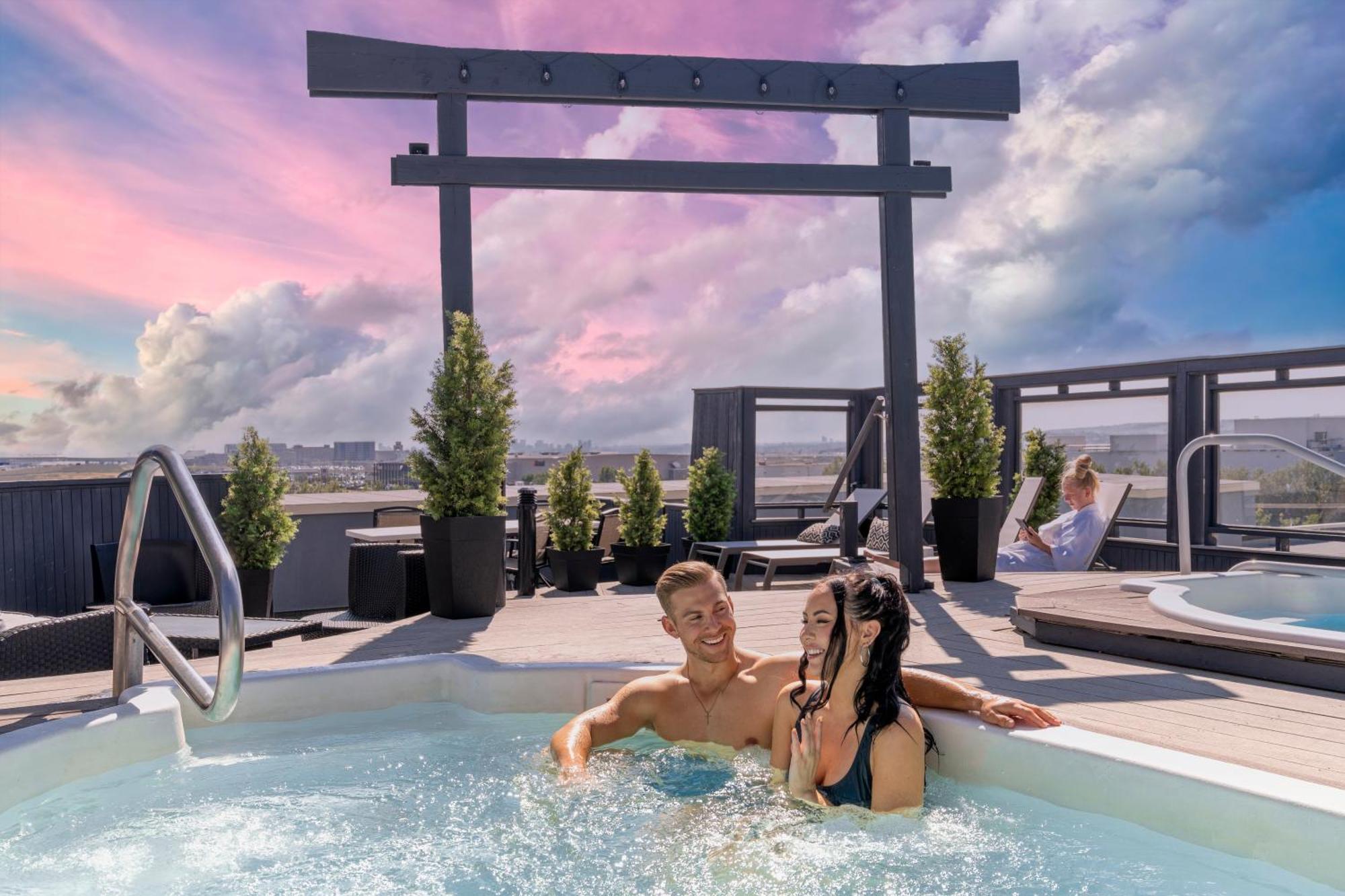 Acclaim Hotel By Clique Calgary Bagian luar foto