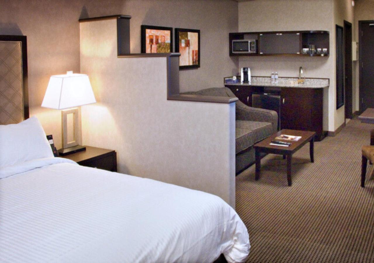 Acclaim Hotel By Clique Calgary Bagian luar foto
