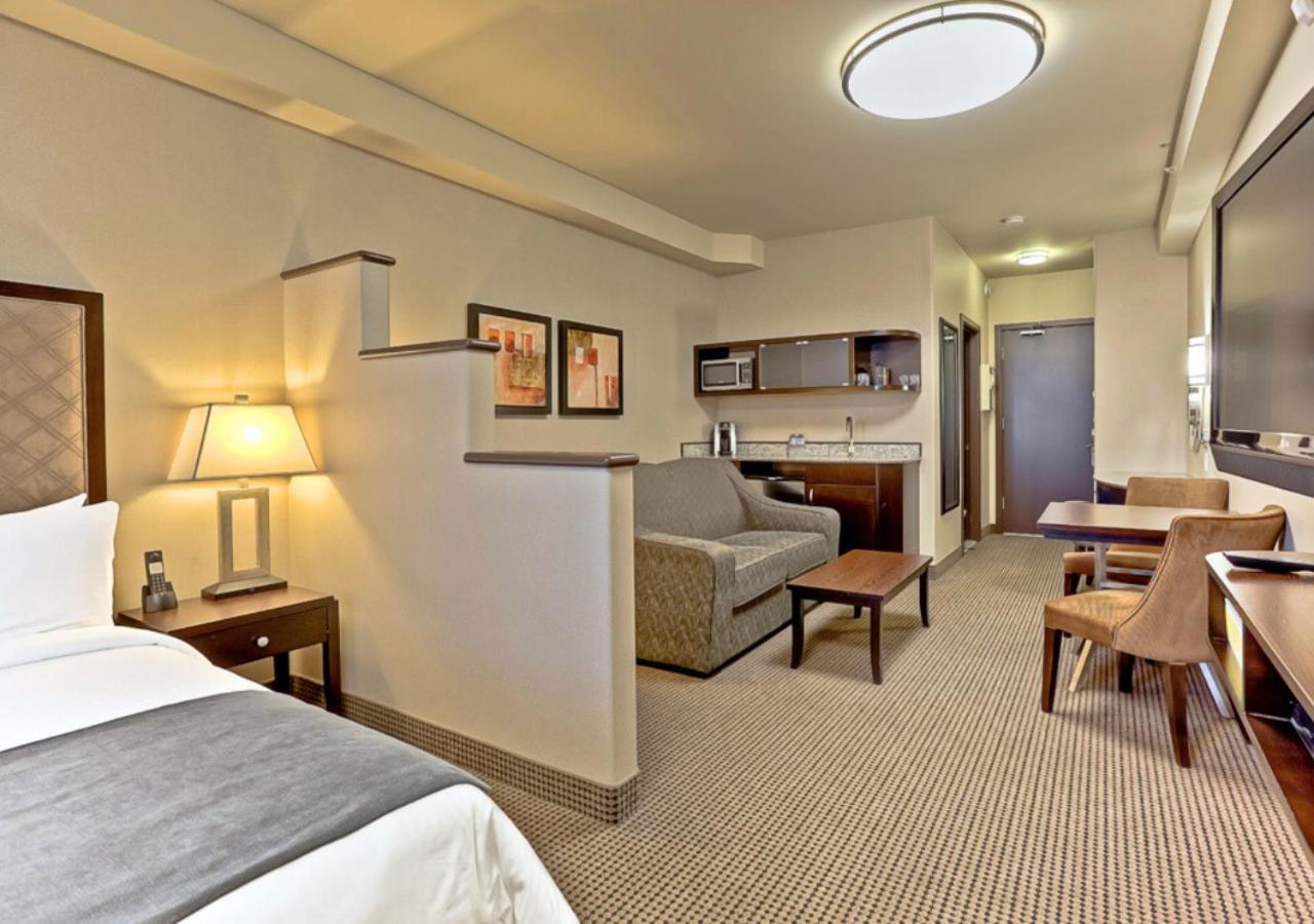 Acclaim Hotel By Clique Calgary Bagian luar foto