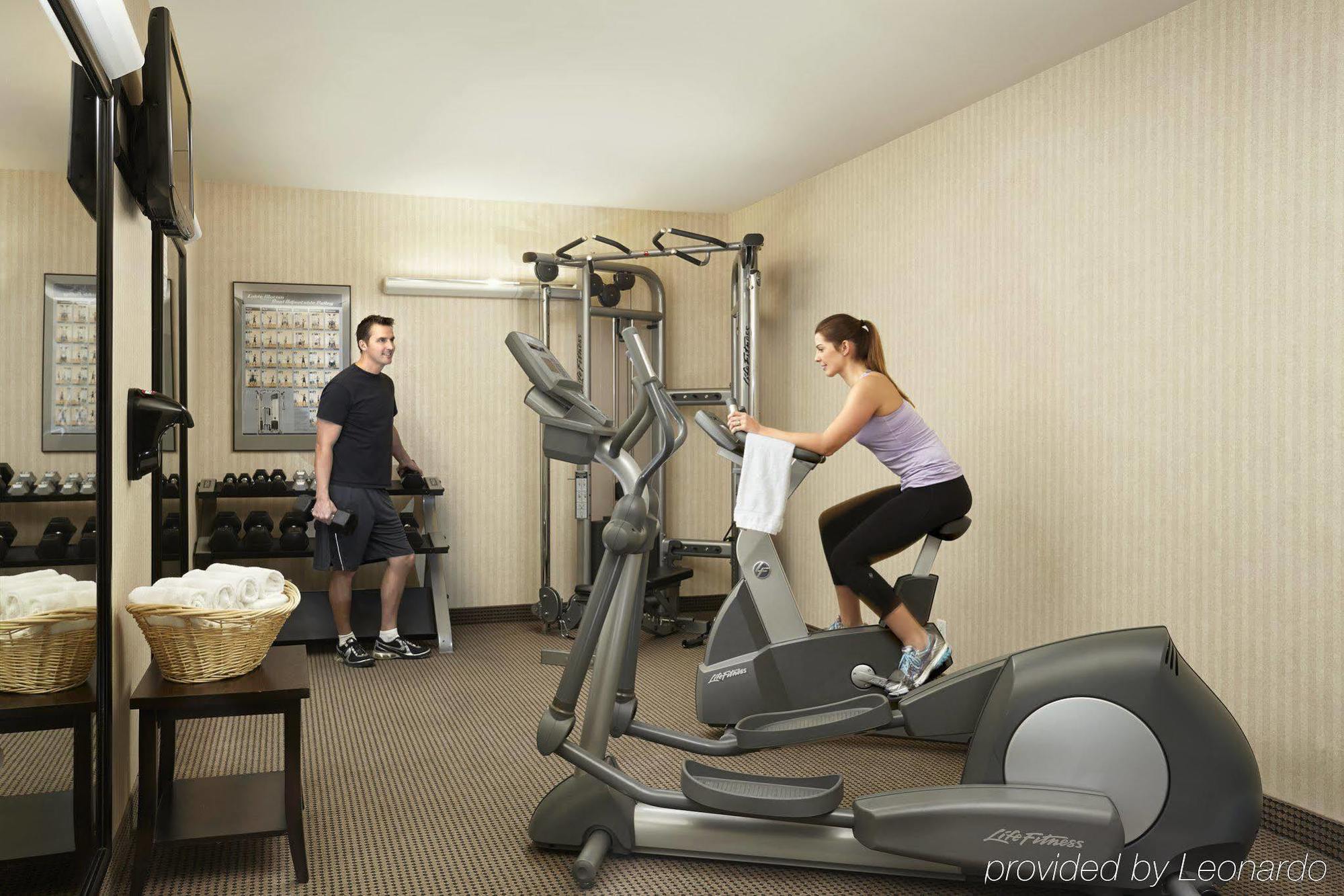 Acclaim Hotel By Clique Calgary Bagian luar foto
