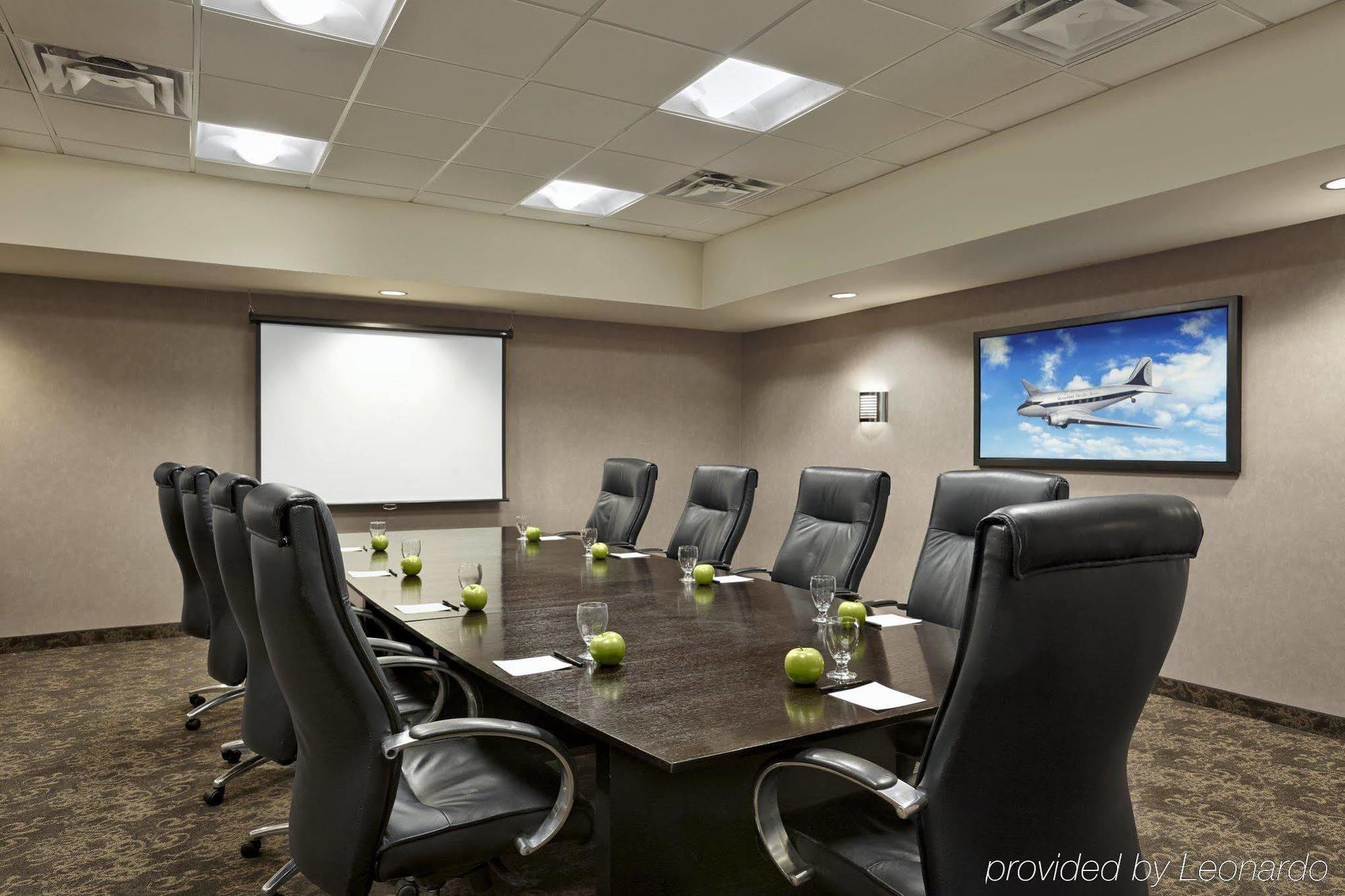 Acclaim Hotel By Clique Calgary Bagian luar foto