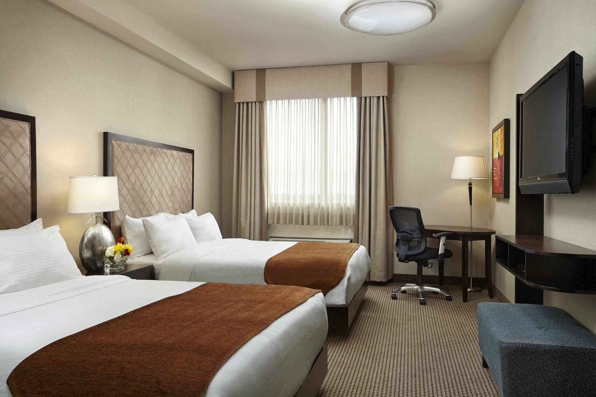 Acclaim Hotel By Clique Calgary Bagian luar foto