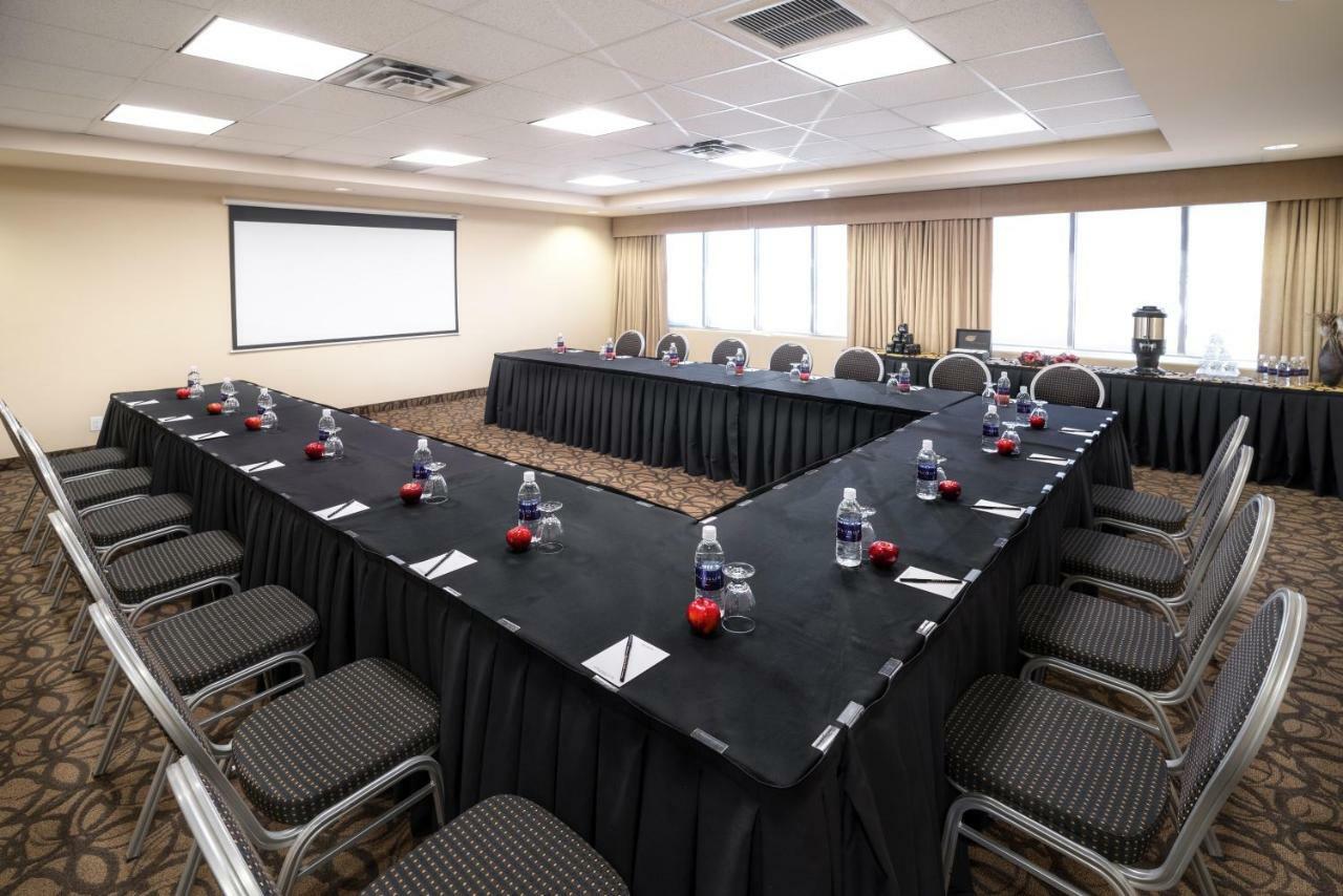 Acclaim Hotel By Clique Calgary Bagian luar foto