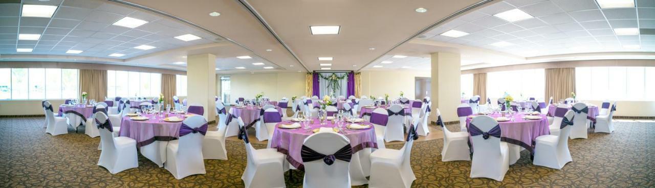 Acclaim Hotel By Clique Calgary Bagian luar foto