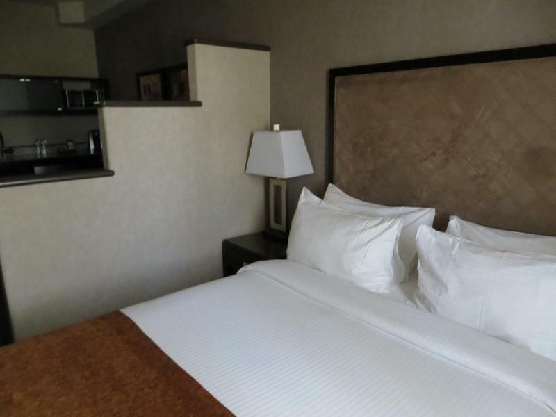 Acclaim Hotel By Clique Calgary Bagian luar foto