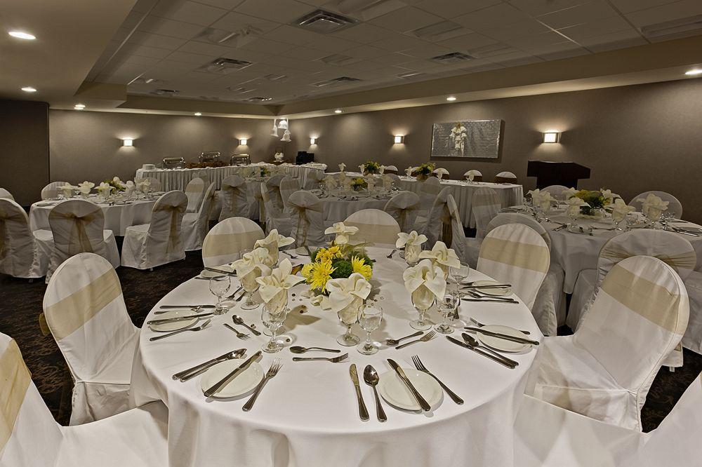 Acclaim Hotel By Clique Calgary Bagian luar foto